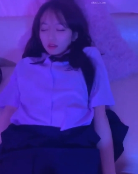 美女御姐的狗链喵喵女仆瑜伽女神穿着白睡衣的护士猫耳,高清合红酒