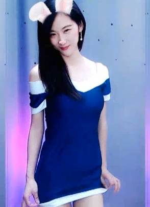 虎牙主播小小兔的颜值、眼睛和头发,以及不露脸的身材