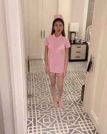 电竞女神GatitaYan的火辣外貌和魔鬼身材在亚洲和西方都广受粉丝群的认可,她是一位主持人和网红。她以其出色的游戏技巧和仙女般的外貌闻名于世,并拥有丰富的作品合集。
