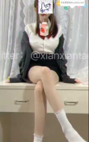 仙仙桃:推特博主高颜值作品合集,漂亮眼睛水灵身材了解