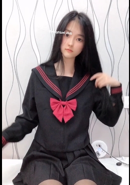 网红芋喵喵JK服装:高颜值可爱毛衣,女神冷艳性感