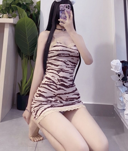 兔兔酱:网红大长腿,青春靓丽的视频和照片