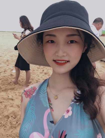 浙江大学系花与男友分手,甜美可爱的妹子身材惹网友关注,视频和照片曝光