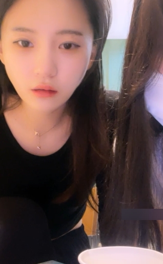 女主播小石头的毕业视频作品:放松闺蜜热舞直播