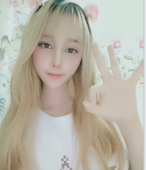 网红女神奶思玉兔的D级视频和照片,展现出她令人无法抗拒的颜值、完美身材和迷人眼神,让人感受到压迫感。