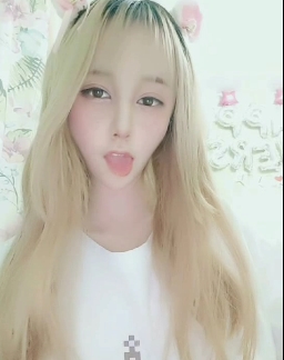 网红女神奶思玉兔的D级视频和照片,展现出她令人无法抗拒的颜值、完美身材和迷人眼神,让人感受到压迫感。