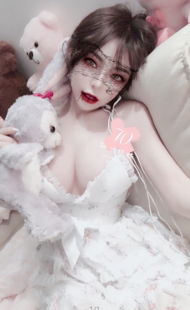 女神知一妹妹的奶牛级魔鬼技术玩就娆清纯与反差的完美结合,释放浮力姬的穿孔魅力。
