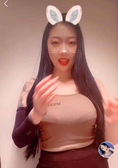欣妹妹:快手大灯主播,完美身材,性感浮力主播,午夜场尤物,深夜伴侣