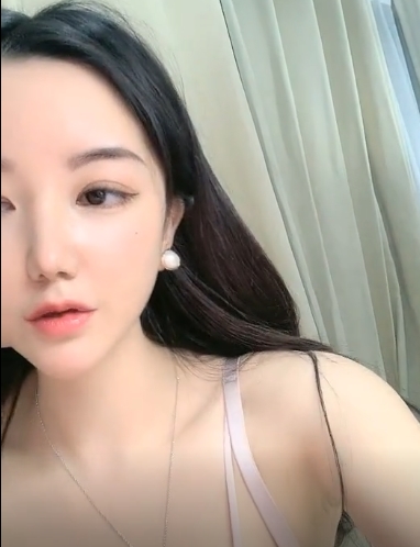 虎牙新晋人气主播小纯纯散播合集:妩媚惊艳现代狐狸精小妲己火爆直播,超火身材白皙粉嫩,大白兔妖娆有尺度,私人定制绅士打赏