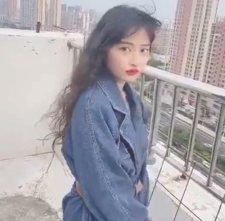 抖音私人珍藏:妖娆美女主播的精华舞姿,浮力风果舞资源