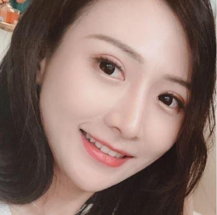 精选美女视频作品：颜值高身材好姿势独特的倒立擦男友电报散播：网络攻击的1V99M男朋友