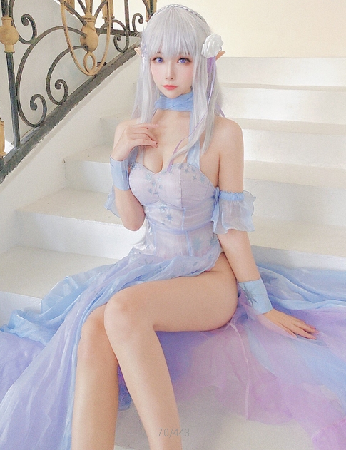 Momoko葵葵的二次元COS女主漫画,尺度大,前车大灯效果,D规模18R,超多布料43套,总共7.4G
