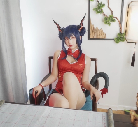 神樂坂真冬的白色丝袜和鹿角,经典日系动漫Cosplay女神资源