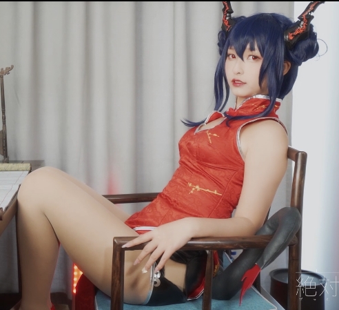 神樂坂真冬的白色丝袜和鹿角,经典日系动漫Cosplay女神资源