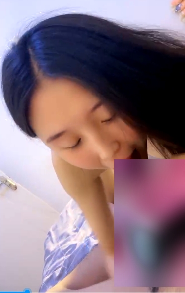 金钱诱惑下的美女少女们:颜值竿娆粉嫩可爱,校园秀场上的玩物花儿