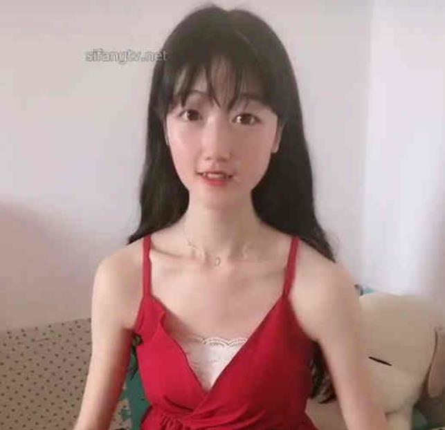 快手博主63万粉丝的萌妹舞蹈网络直播事故画面快手博主63万粉丝的萌妹舞蹈网络直播事故画面:未成年主播在飞机场展示软萌狂野舞蹈,高难度姿势和体位惊艳1.2G技术性绅士。