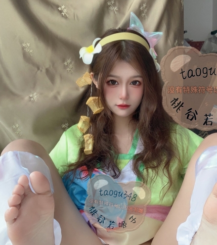 转载搬运:木之本澜、桃谷若姬子的COS作品展示在魔都漫展上,可在百度盘上浏览。