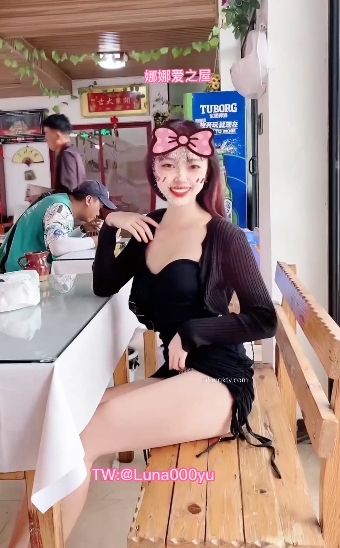 网红娜娜的户外闪现挑战作品引发翻车,粉丝对农民工同志的挑战一姐
