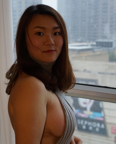 付费摄影师约拍素人小鱼模特,三年赚钱经验,专业拍摄视频和照片,包括酒店、浴室等场景,提供羞涩、嘴、双手、胸前、脖子、肩膀等多角度拍摄,可录像设备,闭眼效果优美。