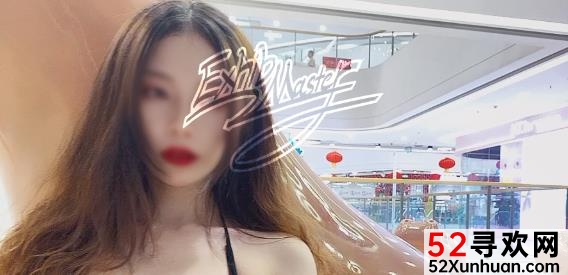 阿崩的高颜值和身材在推特上引起了广泛关注。他经常在视频和照片中展示自己的生活,包括去奶茶店、大型商场和超市购物,以及去温泉放松。他还经常与其他网红Exhib_Master进行三人互动,展现了他们妖娆的形象。阿崩被称为小鲜肉,给人留下了深刻的印象。