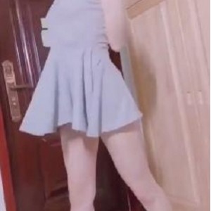 咚小姐的热舞视频照片合集：身材精选，大长腿互动妖娆着装JK学生服装养眼