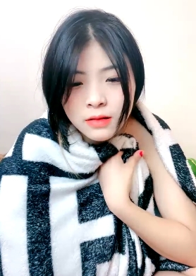 美少女小妹妹青春直播20小时:核弹沉沦的故事
