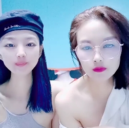 妈妈和女儿的有趣全程指教视频