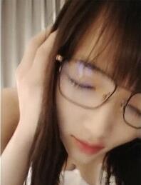 深夜搭讪杭州萧山区大学眼镜娘羞涩与小哥相遇