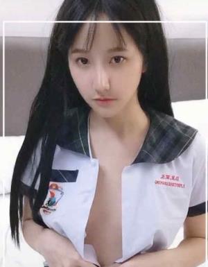 混血网红自我安慰学生女孩
