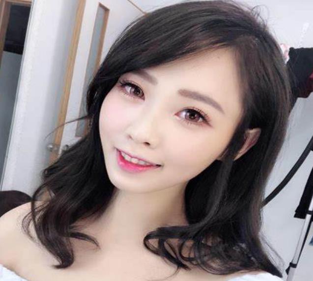 纯白百合花束