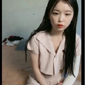 可爱呆萌的新人小妹1V3G