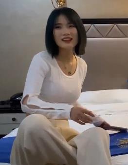 缺钱的家里美女约P兼职，酒店嗨翻