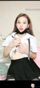清纯女神成为00后年轻一代的代表,她们追求简约自然的妆容和服饰风格。啵啵奶茶则是她们生活中不可或缺的甜品饮品。