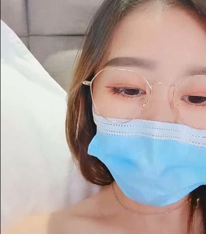 超级人气的虎牙新晋宅男女神