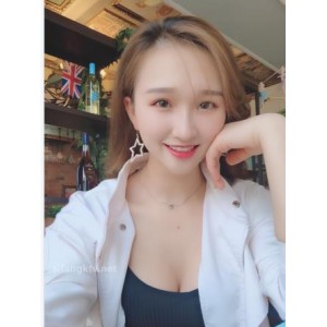 长沙舞蹈老师宋思嘉与三人游群合作的自拍视频大神分享