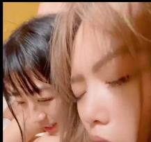 倪娜Nina精选网红组队闺蜜自拍视频,时长11分,男女四人游,汉堡用嘴车灯,下载