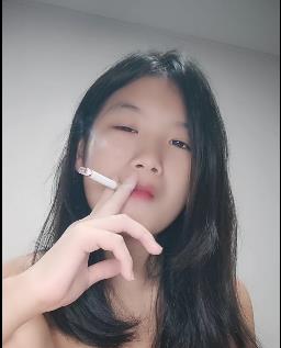 刷新认知!小妹妹自拍洗澡视频1小时,喜欢被C的小姐姐露脸进入
