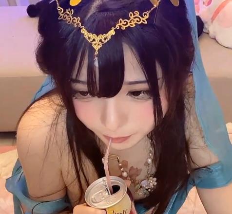 中日混血女神Sherry-niko:颜值身材在贤娆3V2.8G作品,有趣COS