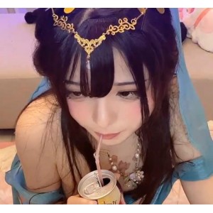 中日混血女神Sherry-niko：颜值身材在贤娆3V2.8G作品，有趣COS
