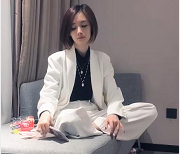 文轩探花:高冷颜值短发妹自拍视频,凤楼姐姐加持,爱上精选!