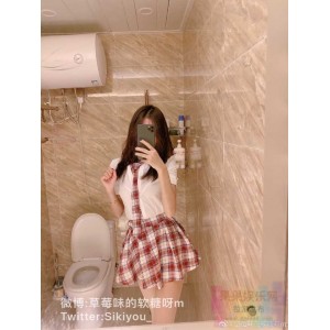 草莓味的软糖：模特身材妹子穿搭，COS风格作品，直播平台大长腿