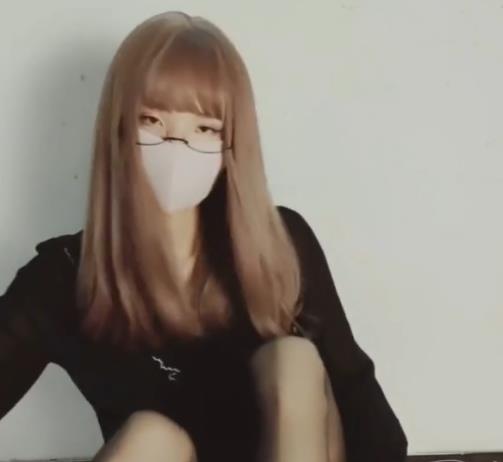 推特伪娘TS-jinwanxuan1999:高端硅胶球与牛奶互动,39V3.5G作品集