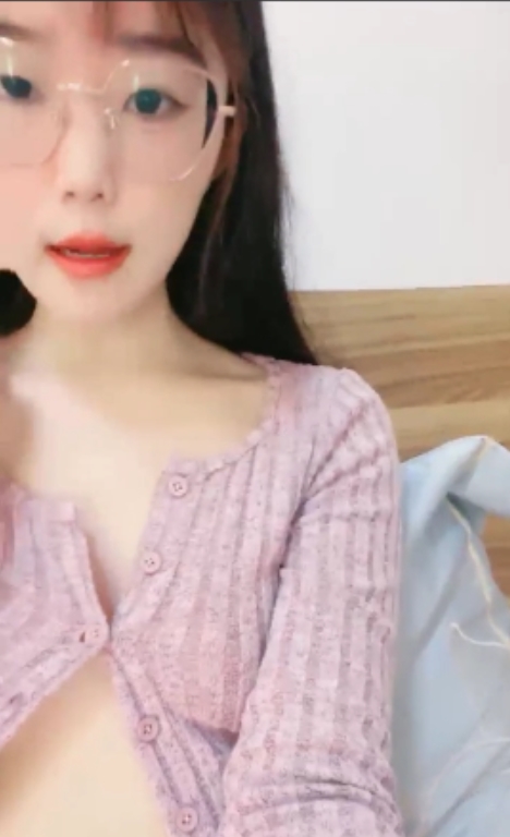 火箭118v47g:眼镜反差婊的收藏热议