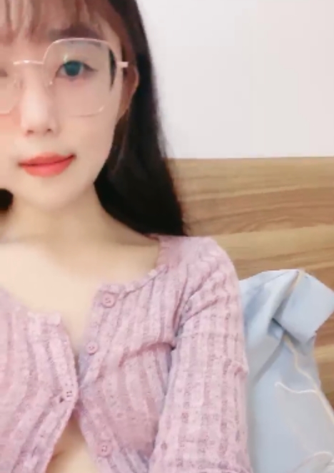 火箭118v47g:眼镜反差婊的收藏热议
