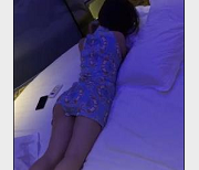 《稚嫩漂亮:网红{{网红名字}}带来的可爱女友{{杜撰一个姓名}}的魅力》