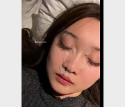 颜值高小姐姐用嘴怼脸合集217V-1.6G,羽毛球场惊艳出镜