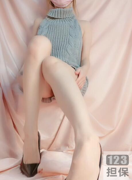 灰色毛衣系列视频：微博网红身材惊艳，脸已不重要