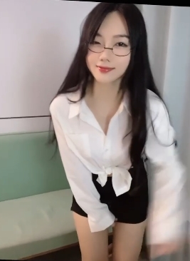 可爱女神雅表演麻辣球球，11部视频+2张照片，老司机快来看！