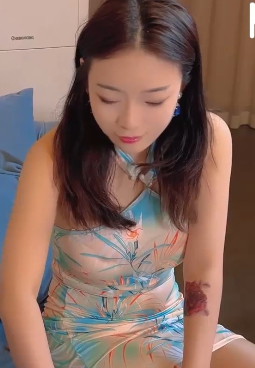 《娇妻以身偿还》视频大小1v+759m,老公逼迫妻子欠债,解压密码后下载观看