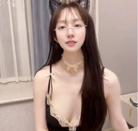 推特小坦克合集:超白嫩妹子身材苗条,阳光青春男孩必看!